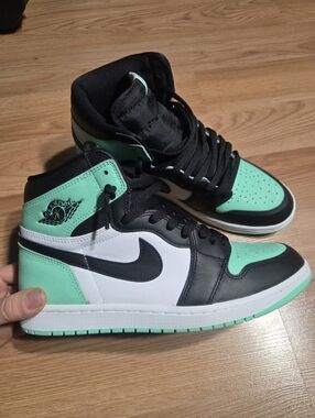 Jordan 1 Green Glow Size 11